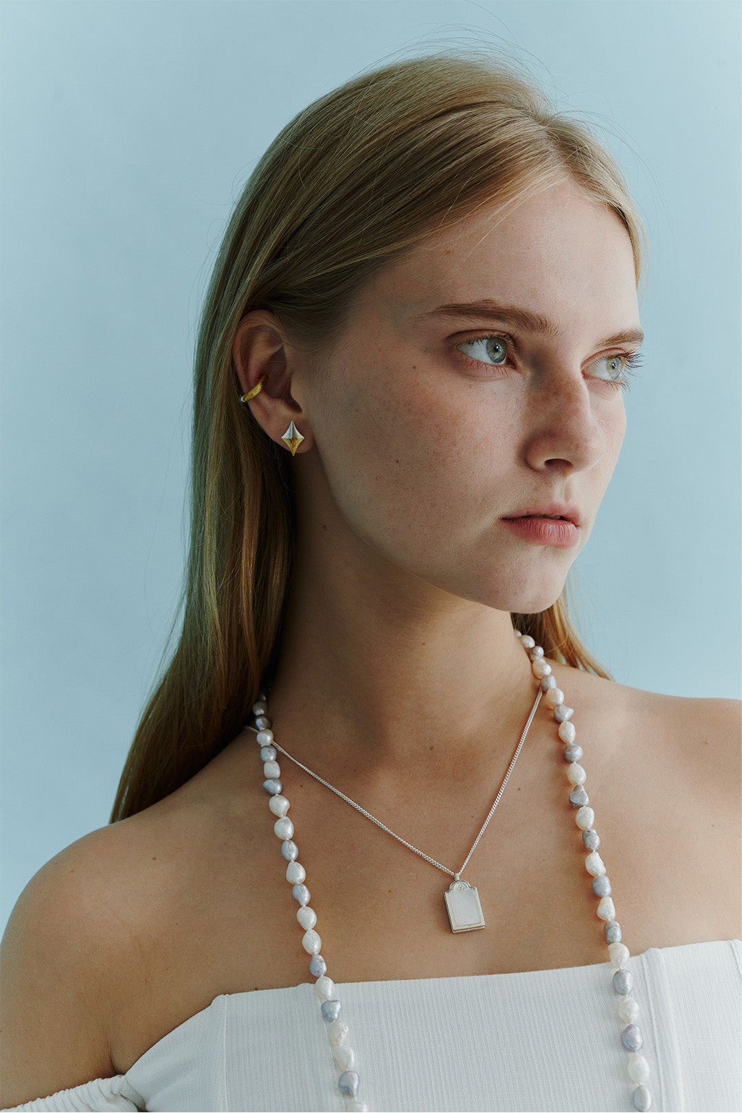 Chambriller luminous combi earring with mixed metal design, showcasing a stylish, contemporary jewelry piece for pierced ears.