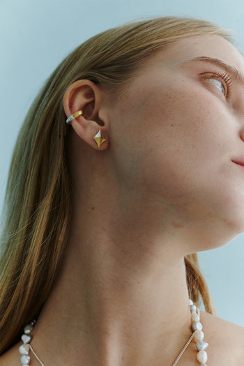 Chambriller luminous combi earring with mixed metal design, featuring a modern, stylish look for everyday wear.