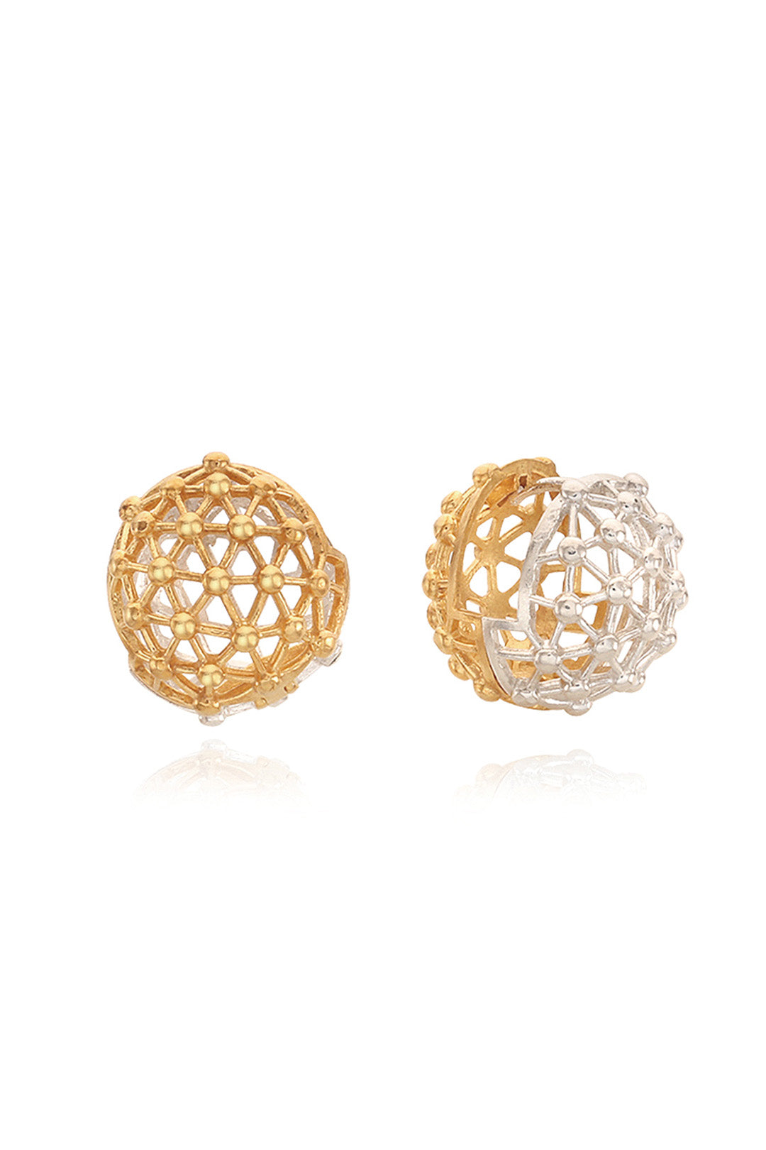 Chambriller Moonlight Ball Combi Earring featuring a round moonlight-colored bead and gold-tone accents on a delicate earring setting.