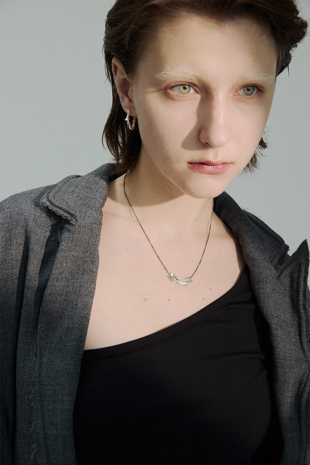 Chambriller Streetlight Silver Earring, a stylish one-size silver earring with a sleek streetlight design.