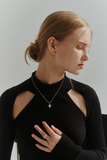 Chambriller luminous combi necklace, featuring a stylish design with glowing elements, showcasing the elegant jewelry piece.