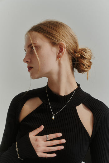 Chambriller luminous combi necklace featuring a versatile design with glowing accents, on a neutral background.