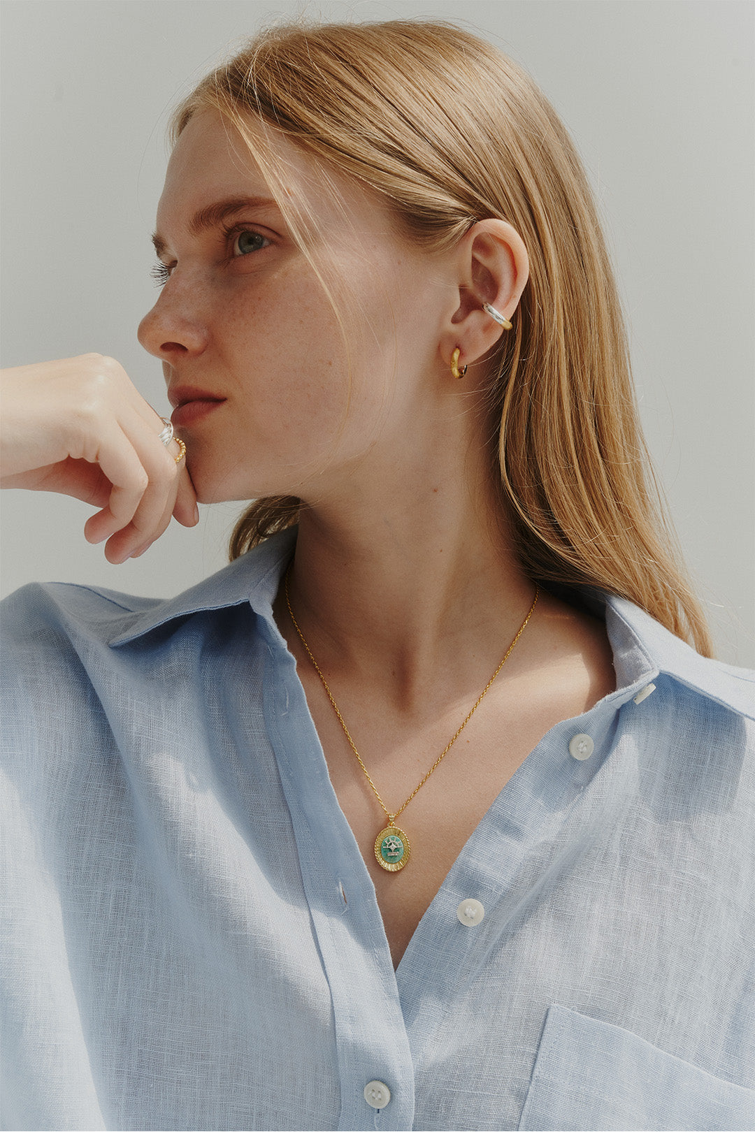 Chambriller Horizon Amazonite gold necklace featuring a sleek design and adjustable length, elegant jewelry for everyday wear.