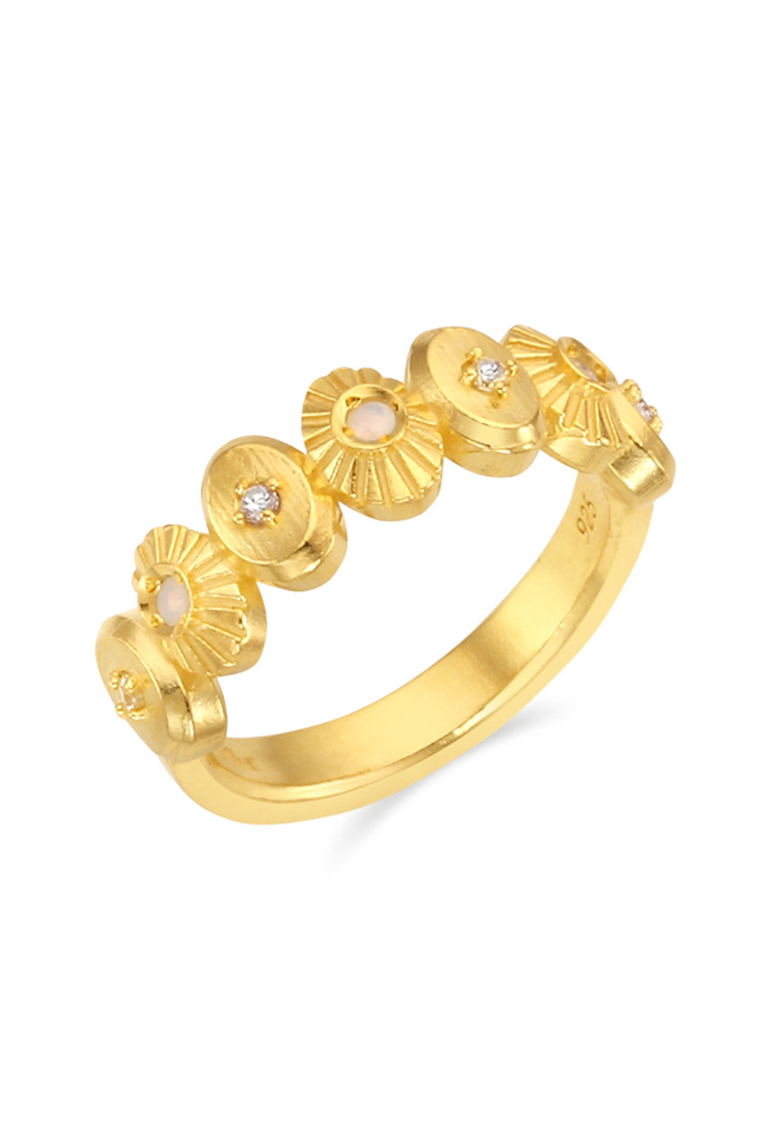 Chambriller Horizon Gold Ring showcasing a sleek, polished gold band with a modern design.