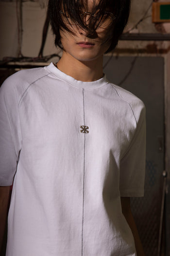 Closeup of KIMMICK Creviced Bite Raglan half sleeve white top showing textured fabric and casual fit.