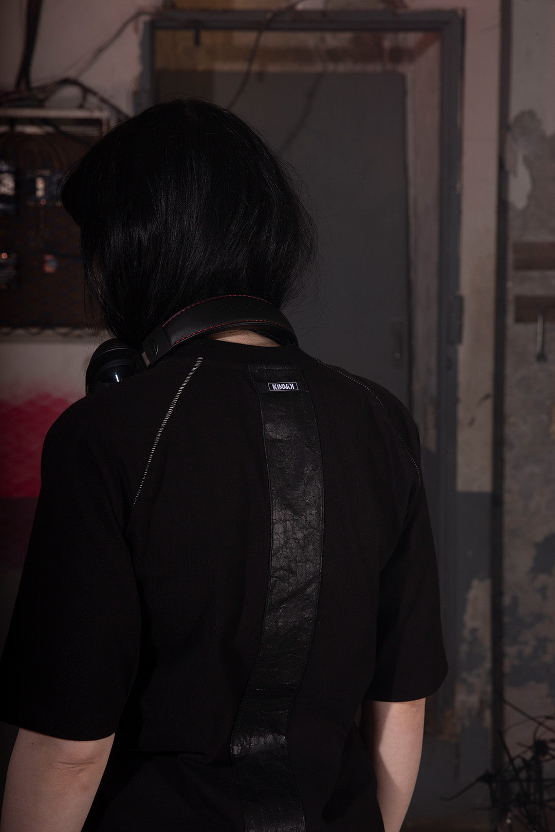 Closeup of a black creviced bite raglan half sleeve top by KIMMICK, showcasing the textured fabric and casual fit.