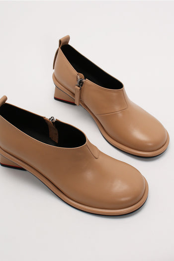 Finoacinque Moon Short Boots in beige leather, featuring a stylish ankle height and modern design.
