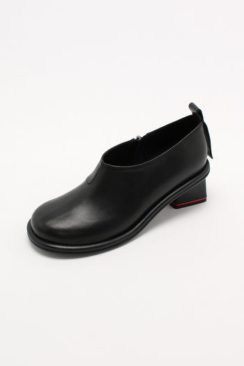 Black Moon Short Boots by Finoacinque featuring sleek leather design and chunky heels, perfect for stylish casual wear.