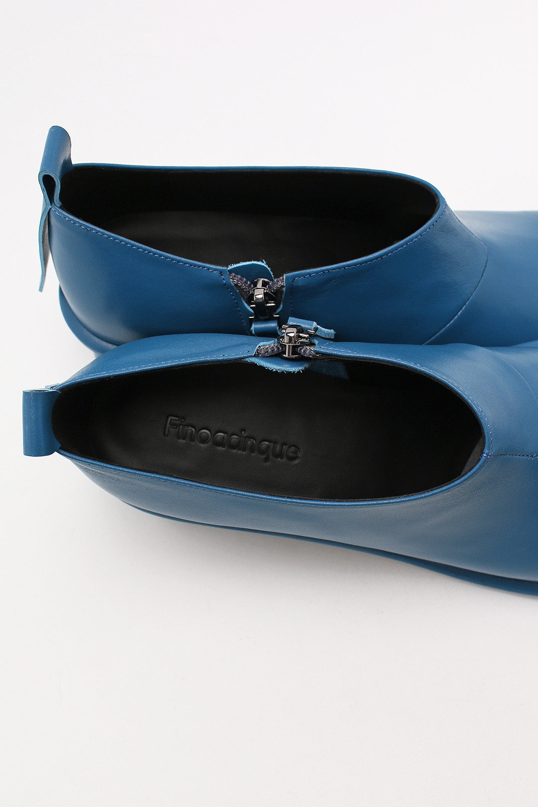 Blue Finoacinque Moon Short Boots featuring a sleek design and ankle-high style with a rounded toe.