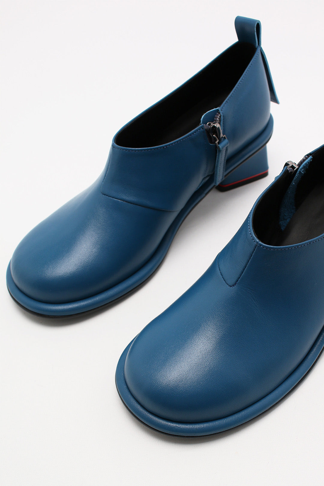 Finoacinque Moon Short Boots in blue with sleek design and ankle-high style, perfect for casual or stylish outfits.