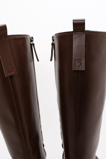 Finoacinque Moon Long Boots in brown leather, knee-high style with sleek design and rounded toe.