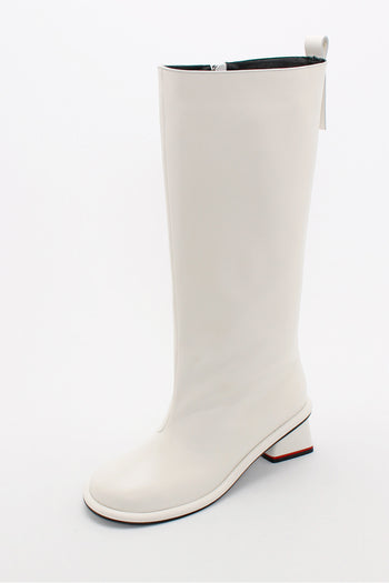 Finoacinque Ivory Moon Long Boots featuring sleek design and knee-high length, perfect for stylish winter or fall outfits.