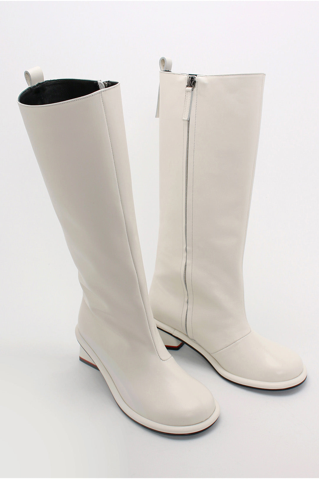 Finoacinque ivory Moon long boots with sleek design and high heel, perfect for stylish winter or fall outfits.