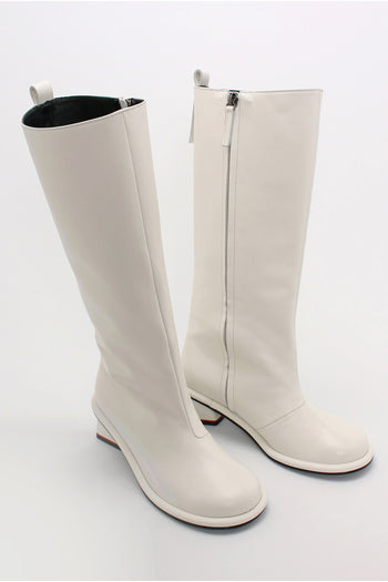 Finoacinque ivory Moon long boots with sleek design and high heel, perfect for stylish winter or fall outfits.