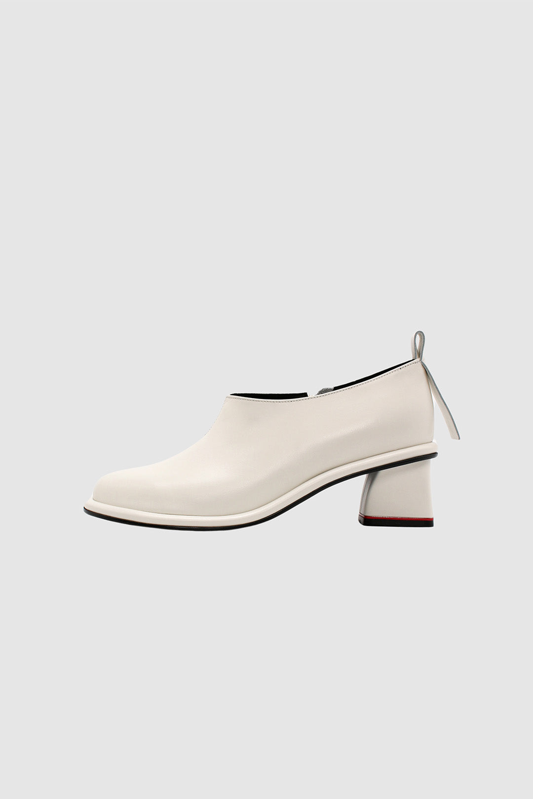 Finoacinque Moon Short Boots in ivory color, stylish ankle boots with a sleek design and rounded toe.