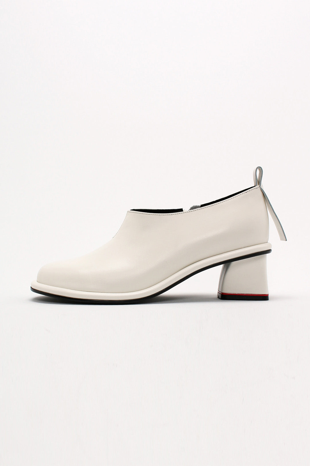 Finoacinque Moon Short Boots in ivory color, stylish ankle boots with a sleek design and rounded toe.