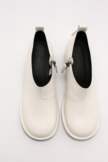 Finoacinque Ivory Moon Short Boots, stylish ankle boots with a smooth finish and chunky heel, perfect for casual wear.