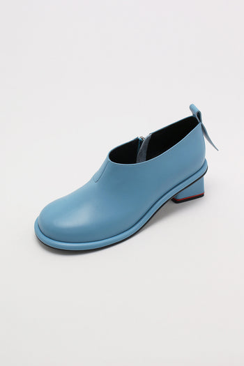 Light blue Moon short boots by Finoacinque, showcasing stylish ankle-length boots with a sleek design and textured finish.