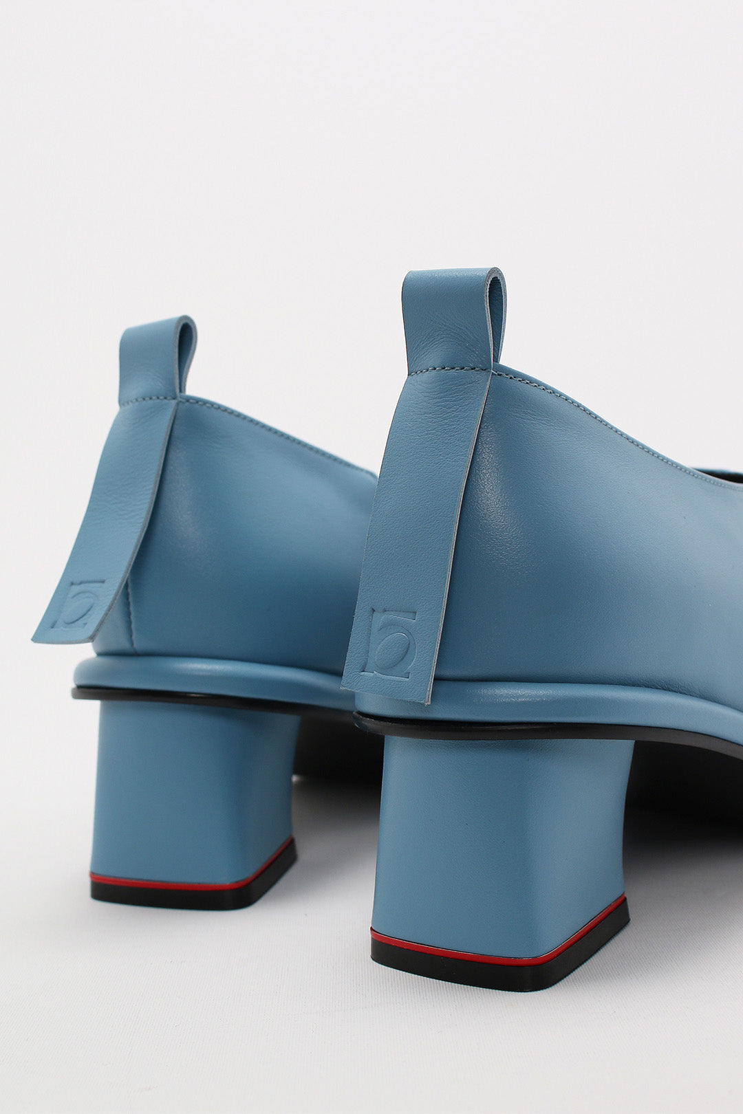 Finoacinque Moon Short Boots in light blue, stylish ankle boots with a sleek design and modern silhouette.