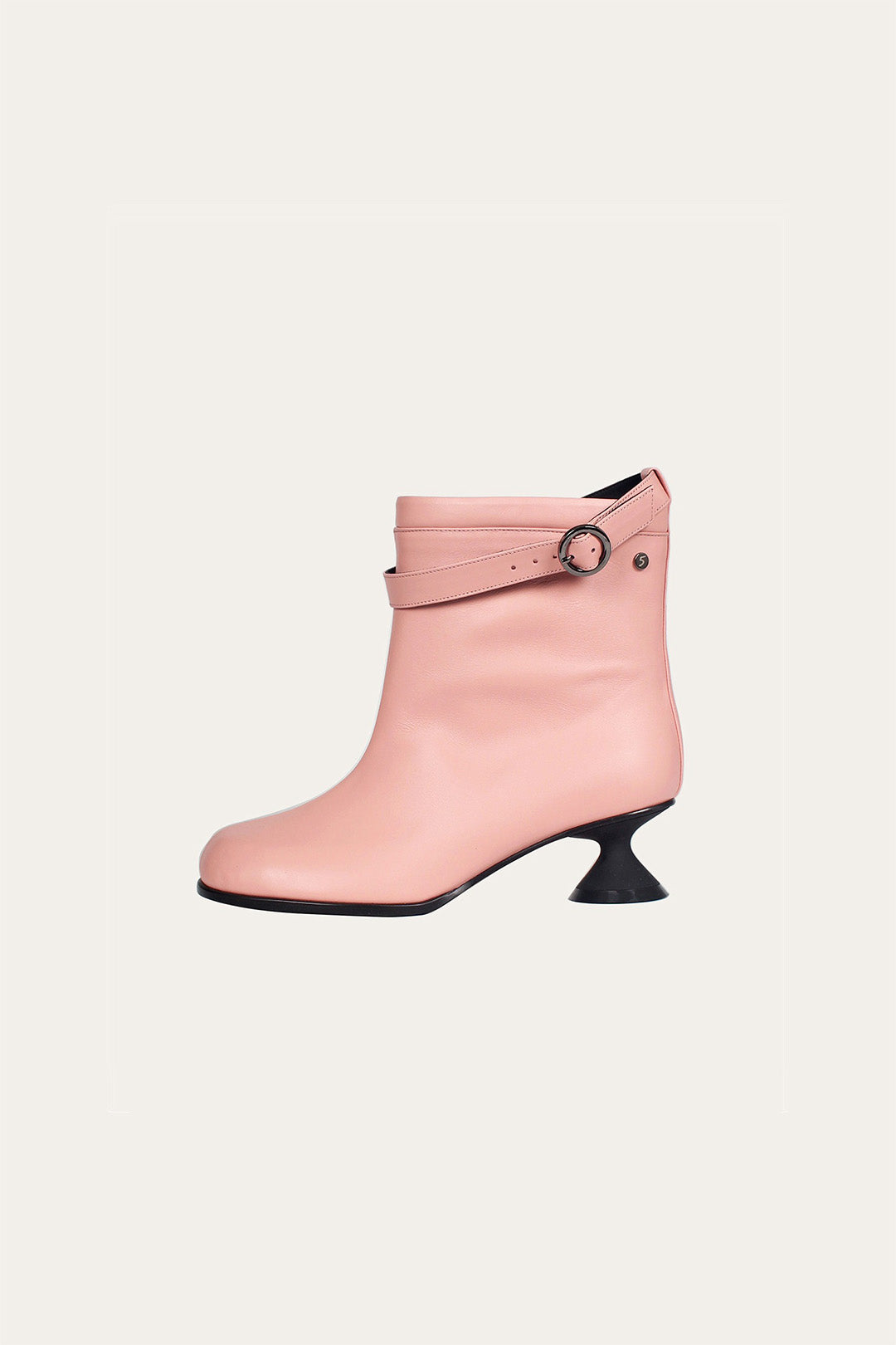 Finoacinque Uhjeo light rose ankle boots with hourglass shape, middle heel, and strap details, stylish and elegant footwear.