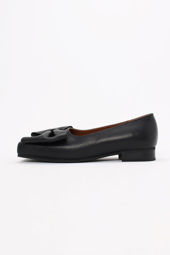 Finoacinque IA Bow Ballerina black flat shoes with bow detail, classic design, and smooth black leather material.