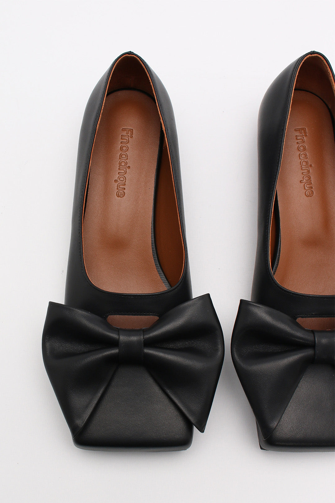 Finoacinque IA Bow Ballerina flat shoes in black with a decorative bow, stylish and comfortable for everyday wear.