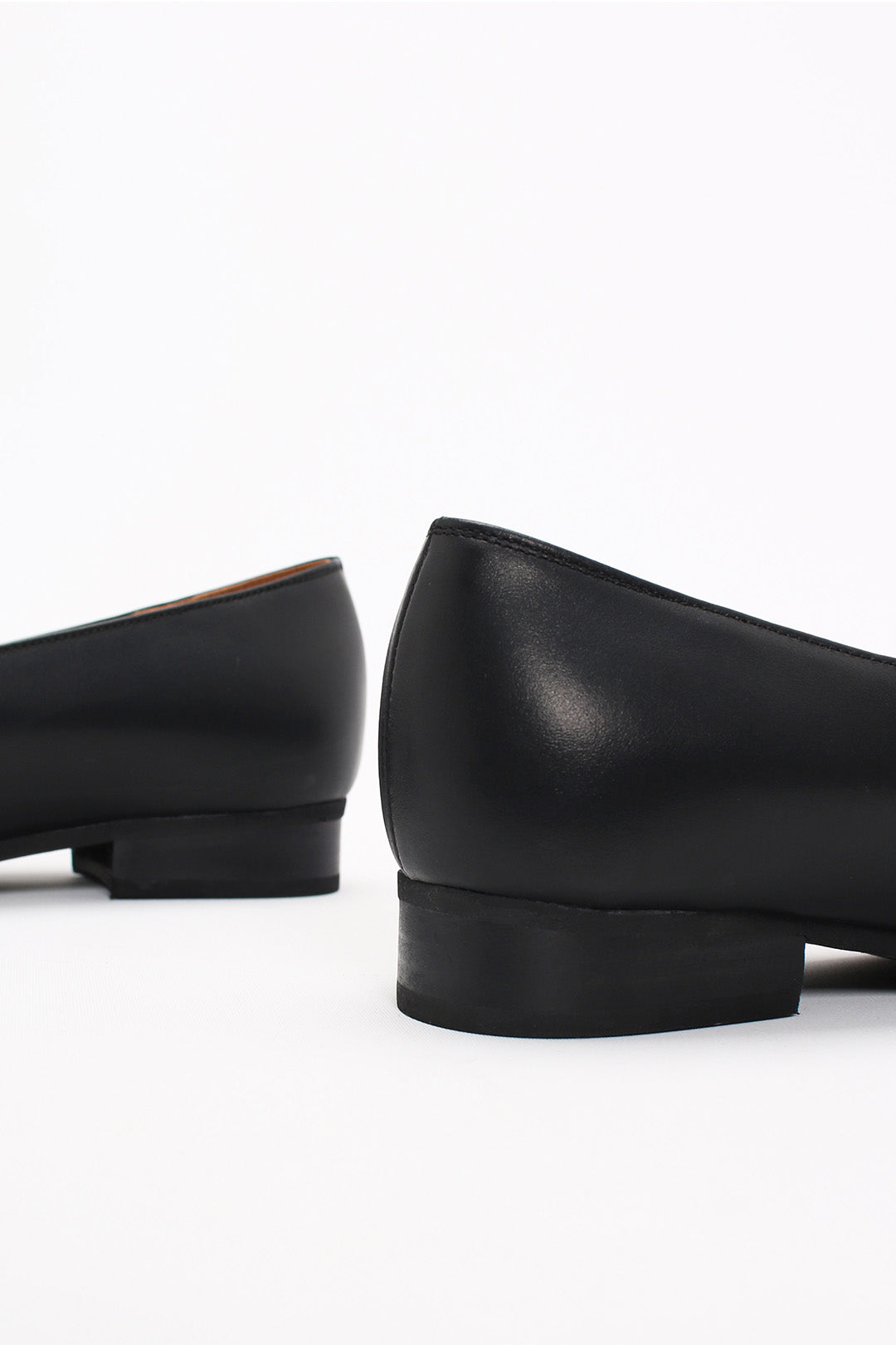 Finoacinque IA Bow Ballerina black flat shoes with a stylish bow detail on smooth black leather.