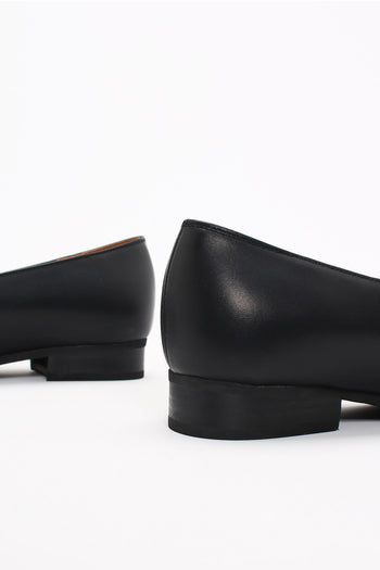 Finoacinque IA Bow Ballerina black flat shoes with a stylish bow detail on smooth black leather.