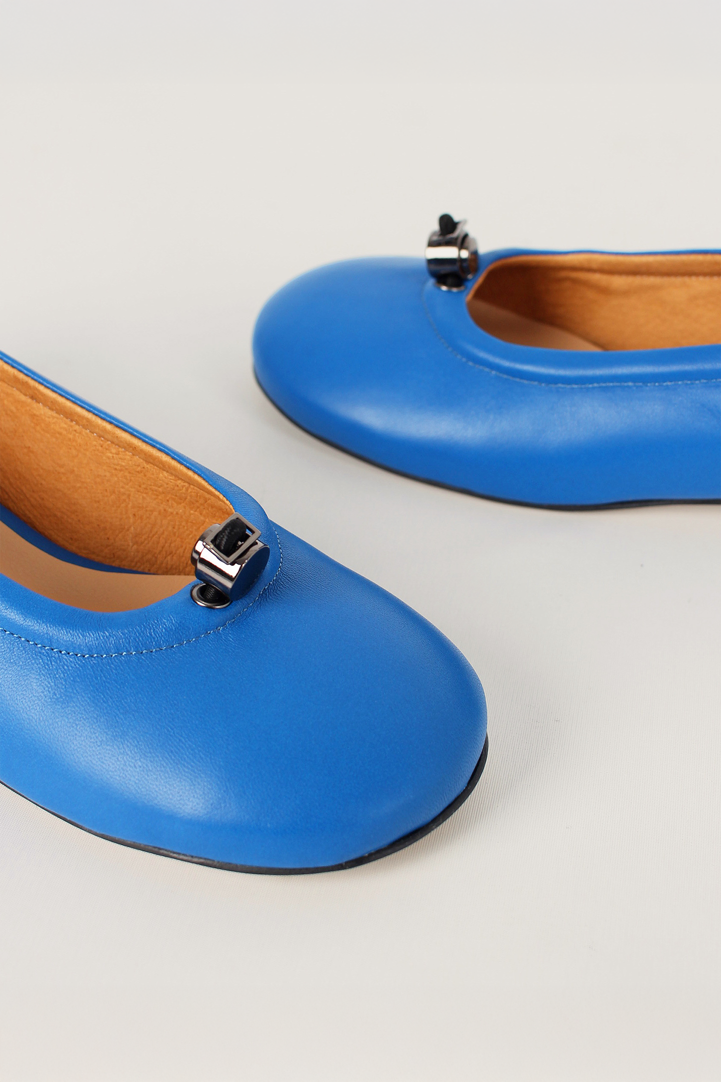 Finoacinque Ngela blue flat shoes with round toe and stopper design, casual footwear for women.
