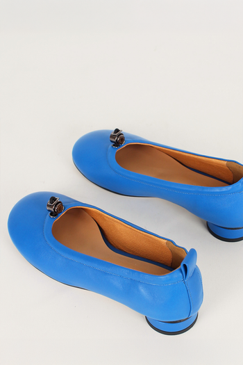 Blue Finoacinque Ngela round toe flat shoes with stopper design, casual and comfortable women's footwear.