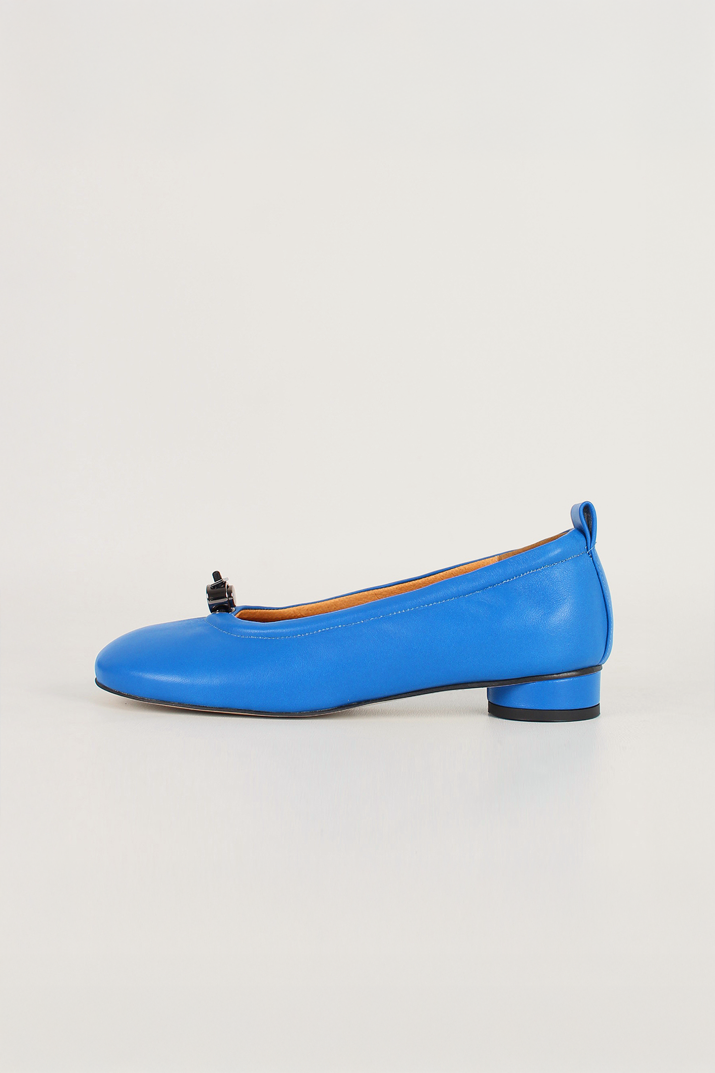 Finoacinque Ngela blue flat shoes with round toe and stopper detailing, casual footwear for women.