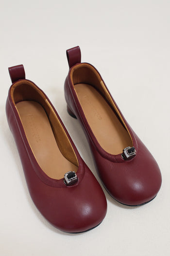 Finoacinque Ngela burgundy round toe stopper flat shoes, stylish and comfortable women's flat footwear.