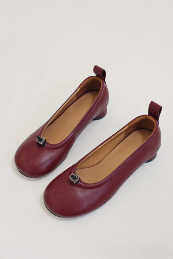 Finoacinque Ngela Burgundy round toe flat shoes with stopper design, stylish and comfortable for casual wear.