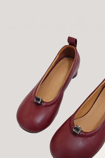 Finoacinque Ngela burgundy round toe flat shoes with stopper design, stylish and comfortable footwear for everyday wear.