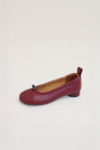 Finoacinque Ngela burgundy round toe stopper flat shoes, stylish and comfortable flat footwear with a sleek design.
