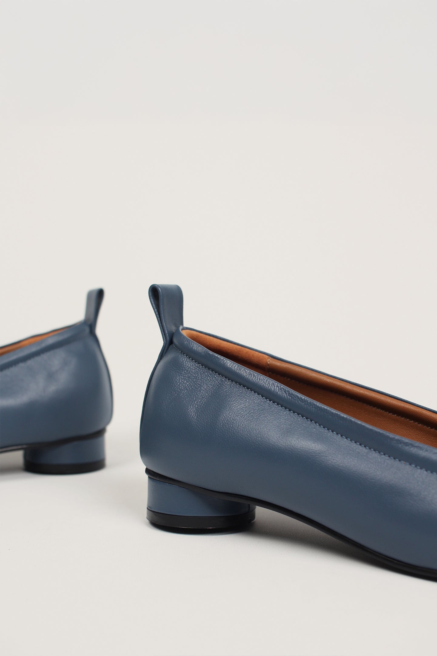 Finoacinque Ngela charcoal round toe flat shoes with stopper detail, casual footwear for comfortable everyday wear