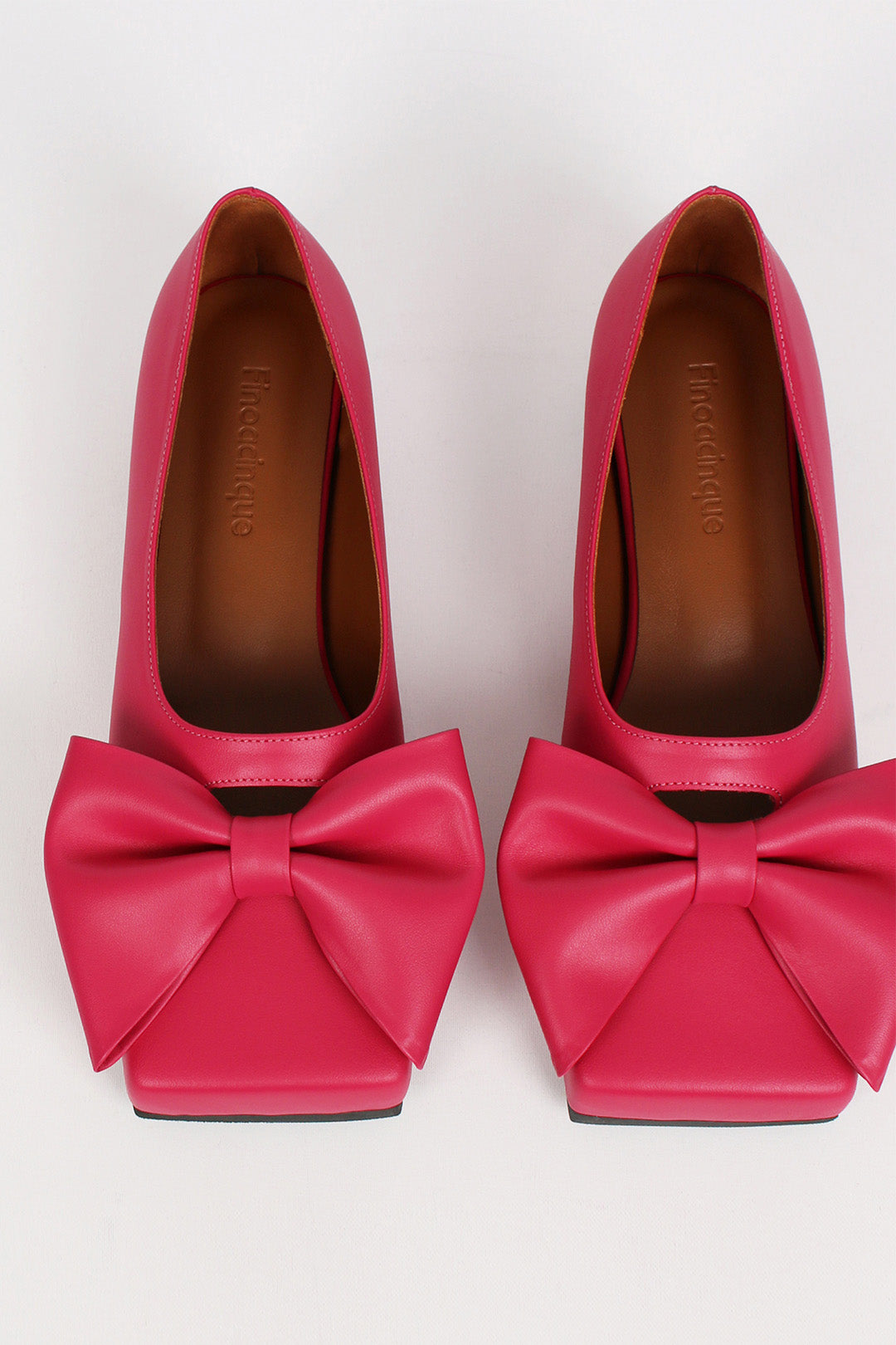 Finoacinque IA Bow Ballerina flat shoes in vibrant fuchsia pink with a decorative bow on the toe.