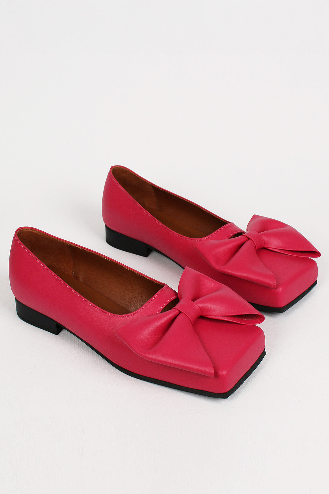 Finoacinque IA Bow Ballerina Flat Shoes in vibrant fuchsia pink with a bow detail, stylish and comfortable for everyday wear.