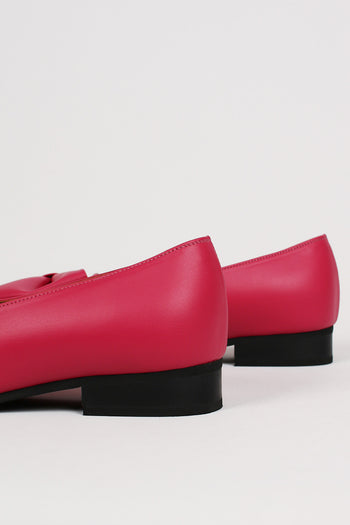 Finoacinque IA Bow Ballerina flat shoes in vibrant fuchsia pink with a decorative bow on the toe.