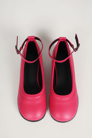 Finoacinque Uhjeo strap flat shoes in vibrant fuchsia pink with a sleek design and comfortable flat sole.