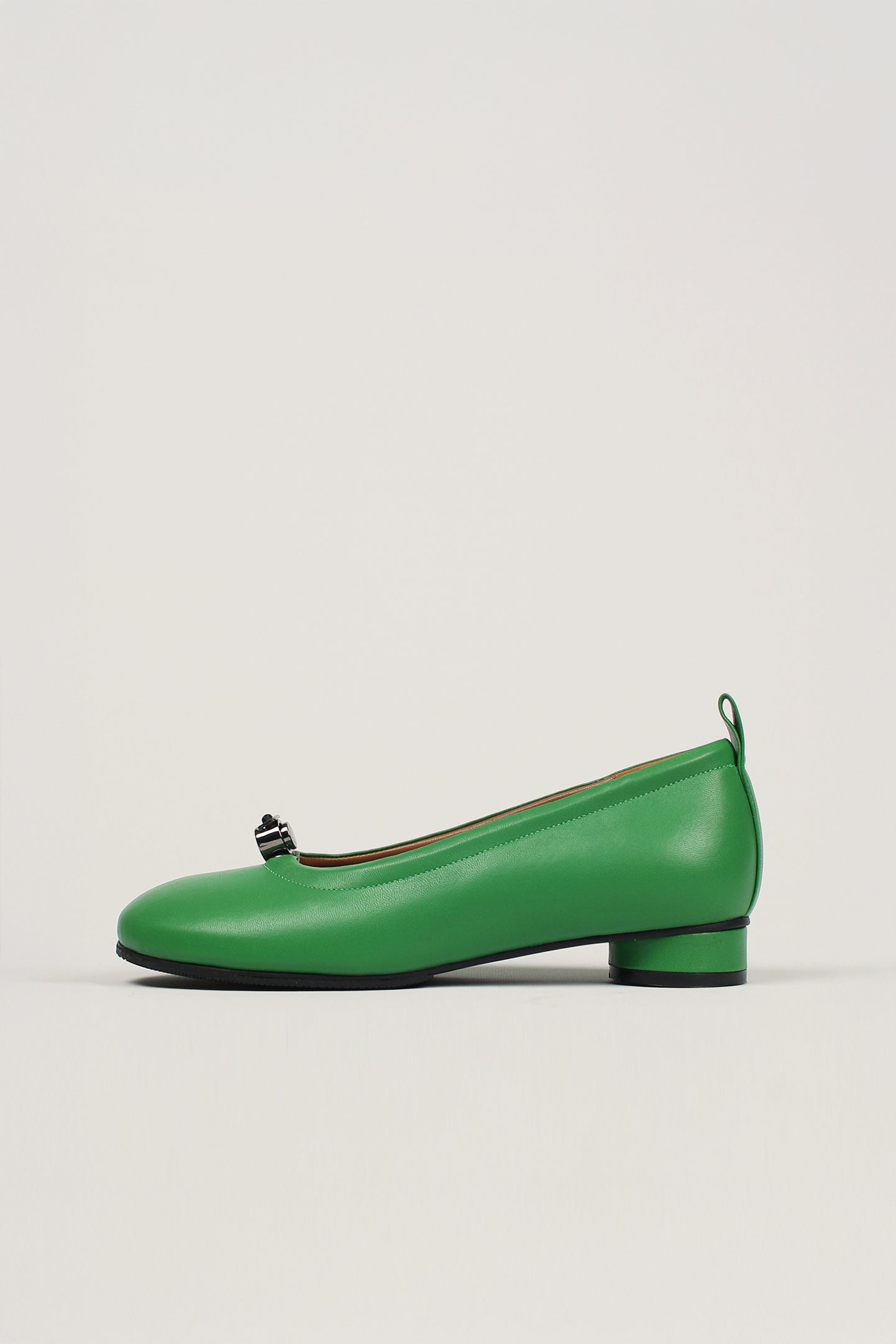 Finoacinque Ngela green round toe stopper flat shoes with a sleek design and comfortable flat sole.