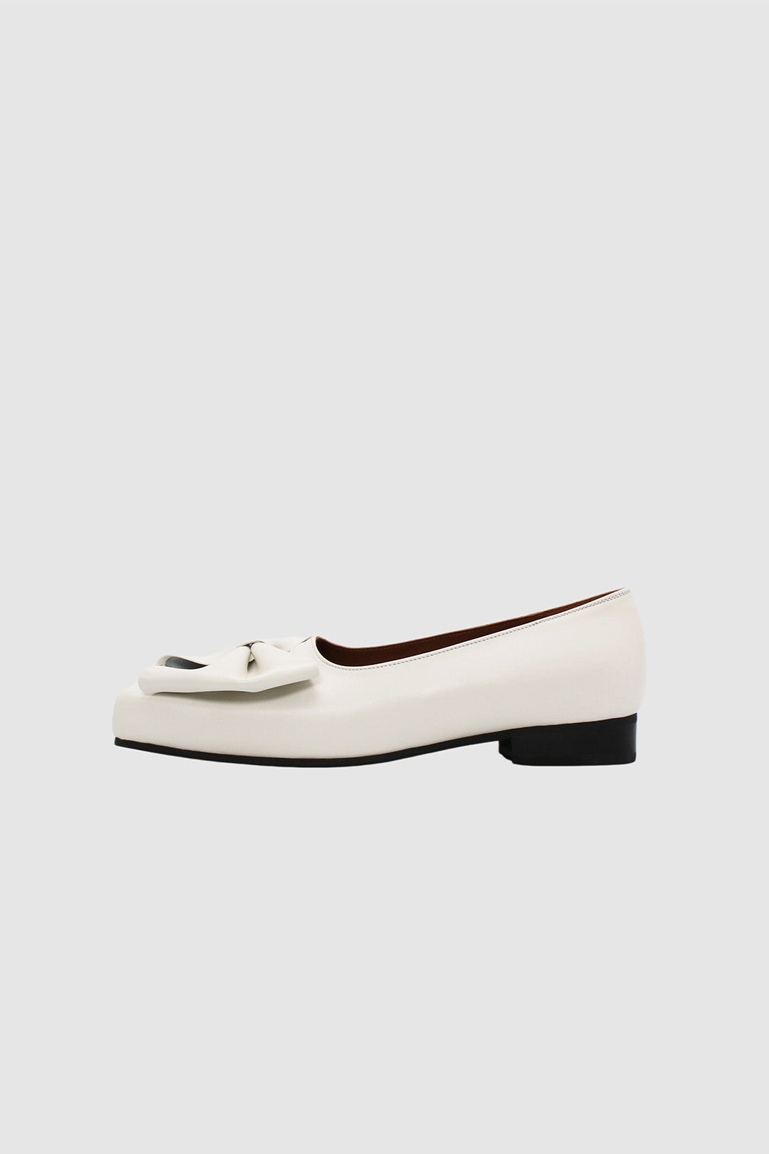 Finoacinque IA Bow Ballerina Ivory flat shoes with a decorative bow, made of smooth ivory material, stylish and comfortable footwear
