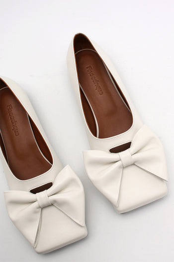Finoacinque IA Bow Ballerina Ivory flat shoes with a delicate bow detail, perfect for elegant everyday wear.