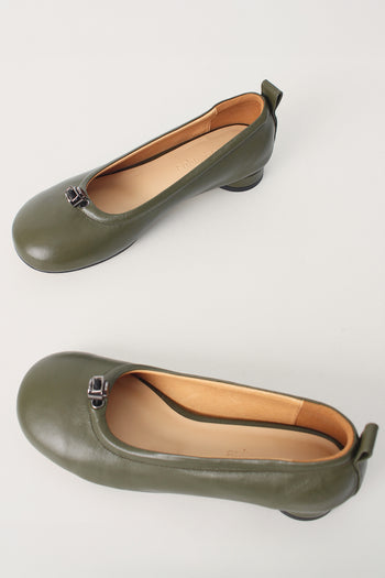 Finoacinque Ngela khaki round toe stopper flat shoes, stylish slip-on footwear with a sleek design and comfortable fit.