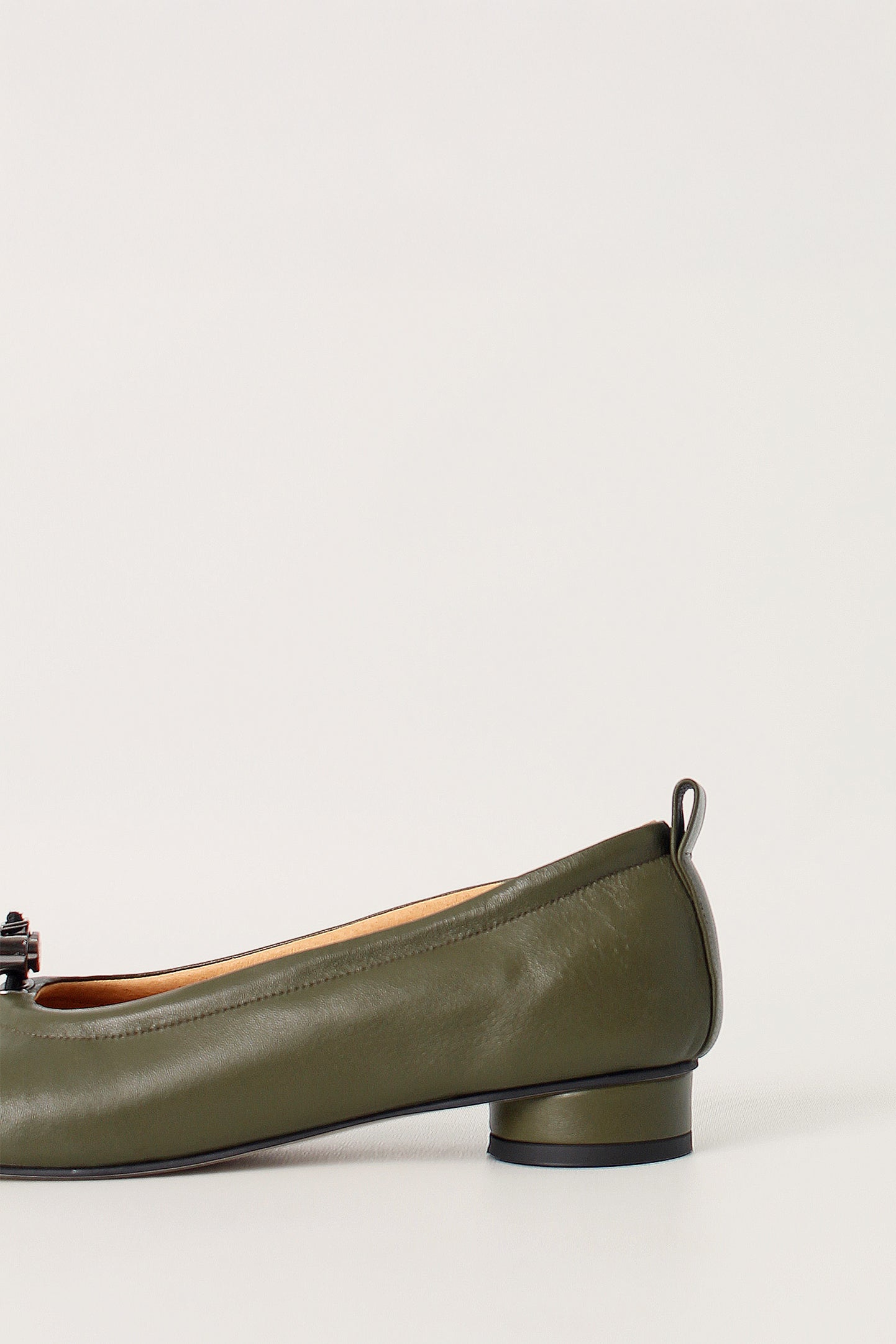 Finoacinque Ngela khaki flat shoes with round toe and stopper design, showcasing a stylish and comfortable footwear option.