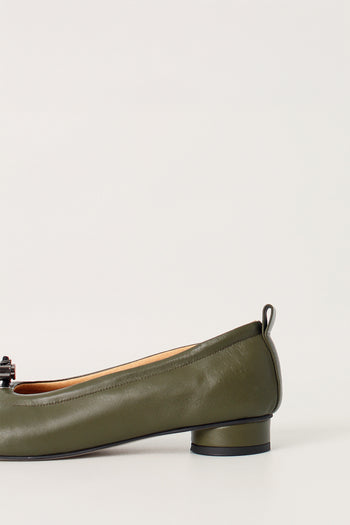 Finoacinque Ngela khaki flat shoes with round toe and stopper design, showcasing a stylish and comfortable footwear option.