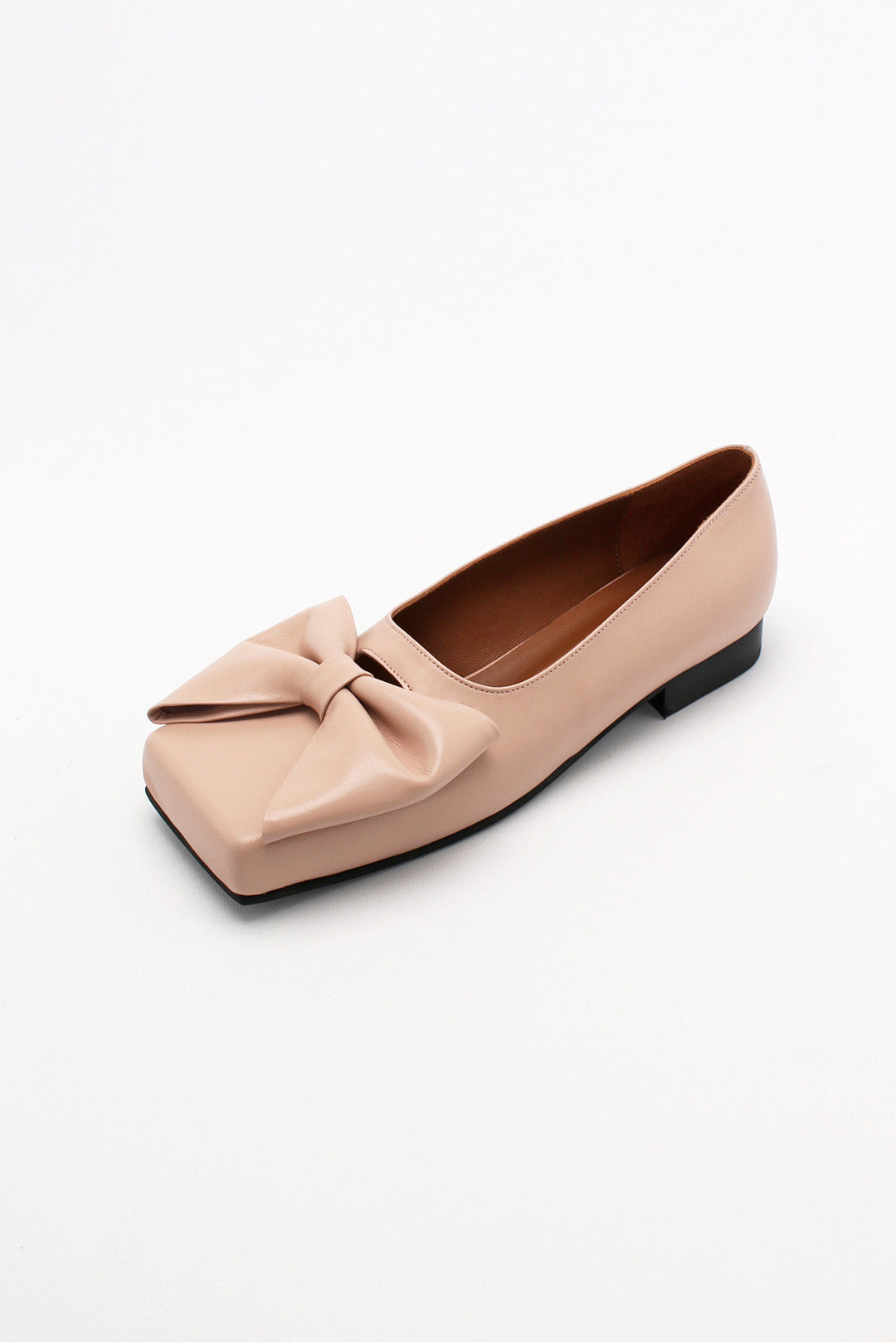 Light pink Finoacinque IA Bow Ballerina flat shoes with a bow detail, showcasing a stylish and comfortable footwear design.