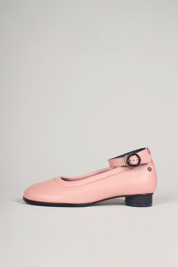Finoacinque Uhjeo strap flat shoes in light rose with a sleek design and comfortable flat sole, perfect for casual wear.