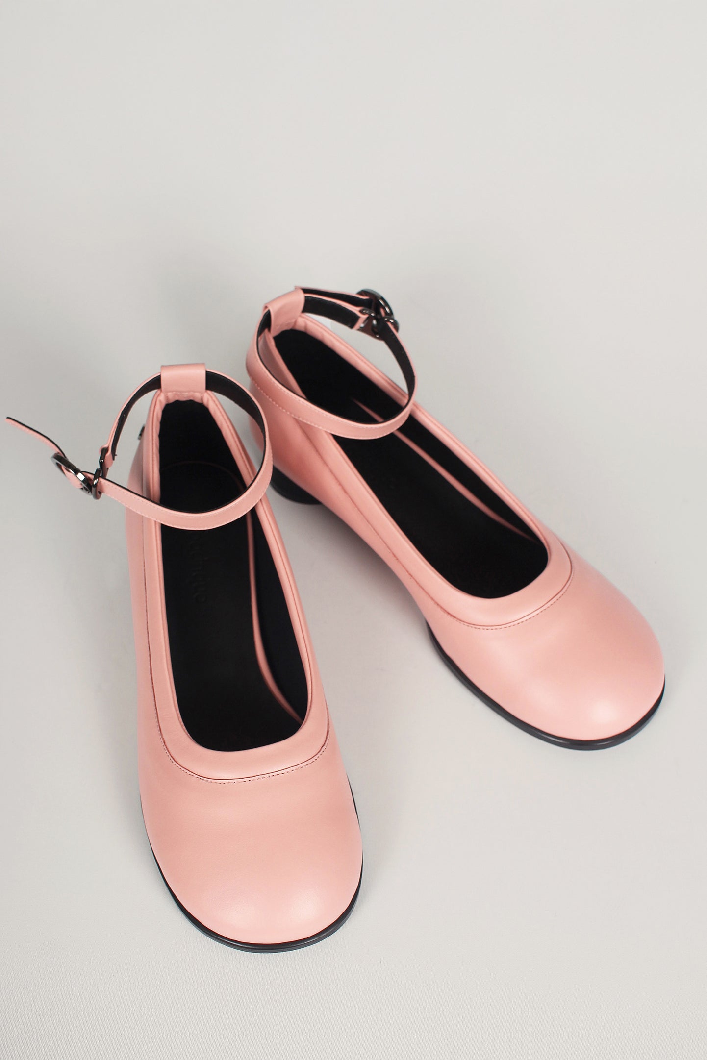 Finoacinque Uhjeo strap flat shoes in light rose with a sleek, minimalist design and comfortable flat sole.