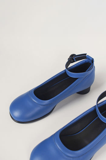 Finoacinque Uhjeo Strap Flat Shoes in navy, stylish slip-on flats with strap detail and comfortable flat sole.
